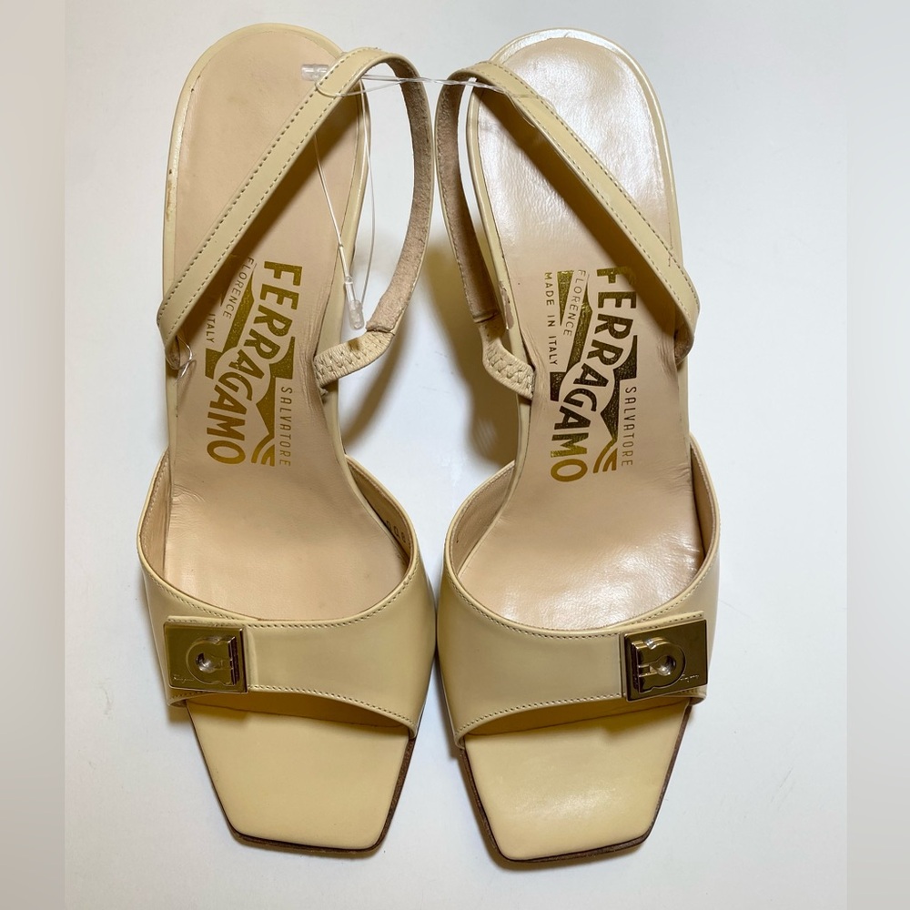 Pre-loved  👠Salvatore Ferragamo Slingback/Nude color